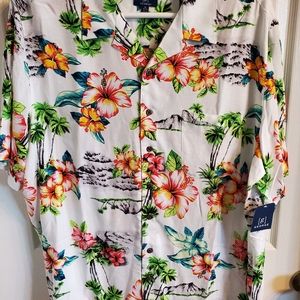 Men's short sleeve Hawaiian button down shirt